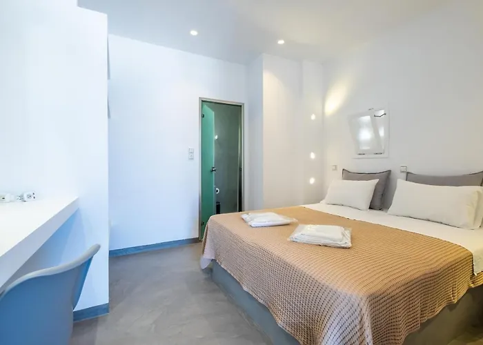 Lorenzo And Paros Naousa