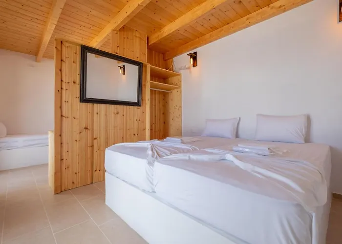 Lorenzo Studios Naousa (Paros)